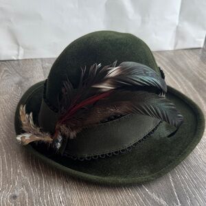 Vintage Vienna Chic Dark Green Velvet Hat with Feather Accent 0290